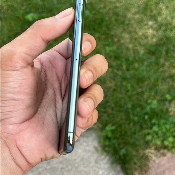 I phone  11 pro max - Picture 3 of 10